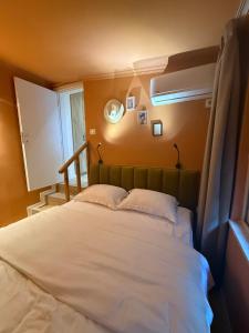 Postel nebo postele na pokoji v ubytování SMALL Boutique & Garden + 34 fotografií