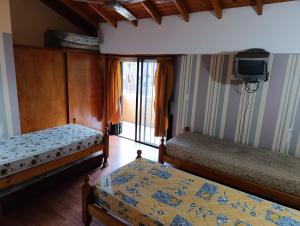 En eller flere senge i et værelse på Complejo Seikyo