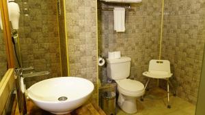 Ванная комната в Hotel termas de Panimávida resort & spa