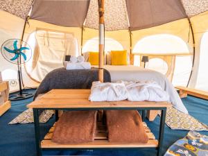 El RosarioPicaflor的帐篷里有一张床的卧室