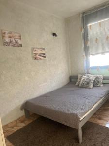 Postel nebo postele na pokoji v ubytování Small Apartman