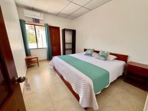 Кровать или кровати в номере Hostal Punta Arena