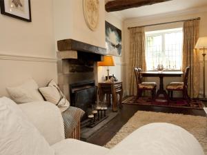 a living room with a fireplace and a table at 2 Bed in Richmond oc-g0116 in Hutton Magna