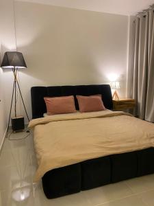 Postel nebo postele na pokoji v ubytování loved modern home