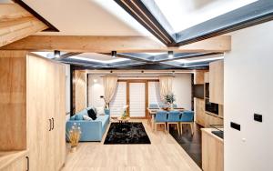 Et tv og/eller underholdning på Domki pod Grapą TWIN & JAKUZZI DELUXE & Willa pod Grapą