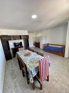 a kitchen and dining room with a table and chairs at Departamentos Los Manantiales in Villa Gesell