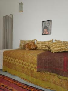 En eller flere senge i et værelse på Dar Raphael