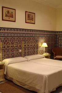 Posteľ alebo postele v izbe v ubytovaní Hotel Simon