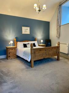 En eller flere senge i et værelse på The Cow Shed, Sandbeck Farm, Wetherby