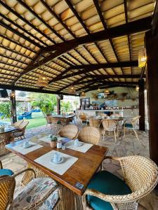 an outdoor dining area with tables and chairs at Pousada Solarium de Gostoso in São Miguel do Gostoso