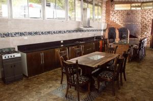 En restaurant eller et andet spisested på CASA DE CAMPO CORRALEJAS - ANOLAIMA