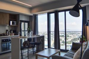 Kuchyň nebo kuchyňský kout v ubytování Country Club 1BR KingSize Bed with Air Conditioner & Amazing Views