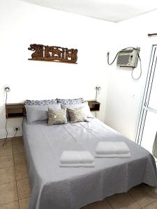 a bedroom with a large bed with two pillows at Bungalow El Pini in Chajarí