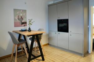 a kitchen with a table and chairs in a room at Altstadt Apartment Deluxe 2 in Haltern +13 photos