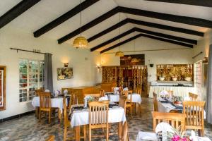 Restaurace v ubytování Olea Farm Lodge