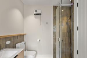 Koupelna v ubytování Brow Peak View - Arrowtown Holiday Home + 23 fotografií