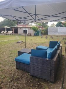 Et opholdsområde på Relaxing house with heated pool and jacuzzi