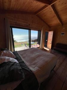 Giường trong phòng chung tại Cabañas BERGHAUS