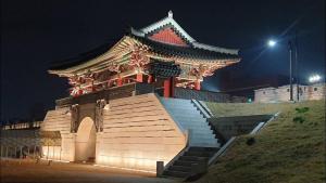 Billede fra billedgalleriet på 경주마름달 x층 독채민박 i Gyeongju