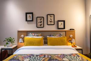 Postel nebo postele na pokoji v ubytování Auberge De Saint-Rémy - Restaurant Gastronomique + 58 fotografií