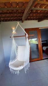a hammock hanging from the ceiling of a room at Chalé Lá Aurora in Guaramiranga +2 photos