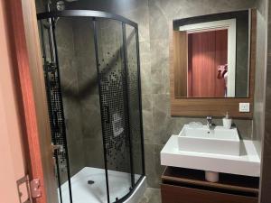 Ένα μπάνιο στο PLSA Studio Apartment-Cantonment