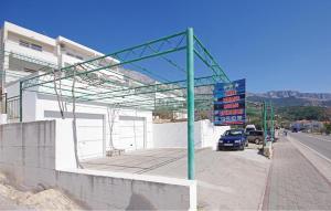 Cảnh núi rừng hoặc tầm nhìn ra núi từ căn hộ