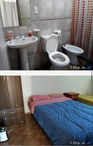 bagno con letto, lavandino e servizi igienici di Centro San Rafael 1 a San Rafael