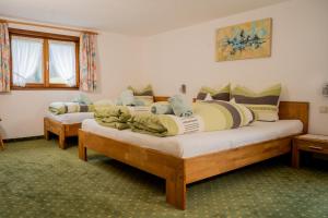 Postel nebo postele na pokoji v ubytování Frühstückspension Gweil