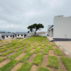 UlundiThe Umbrella Shade的建筑前的草场 更多8张照片