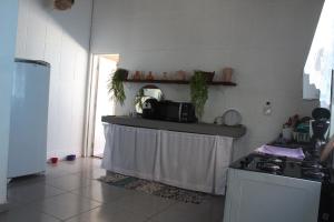 Nhà bếp/bếp nhỏ tại Espaço Guaraú Peruíbe SP +11 ảnh