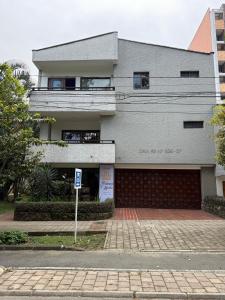 Tòa nhà nơi khách sạn tọa lạc