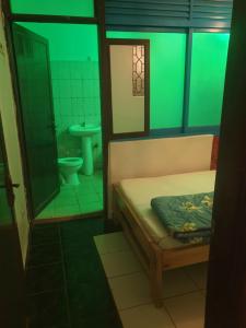 Koupelna v ubytování KBK Comfort Accommodation + 17 fotografií