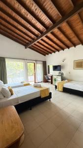 Giường trong phòng chung tại Hotel Balcones De Malibu