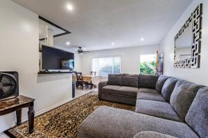 Et opholdsområde på Gorgeous 1 Bedroom Apartment#7