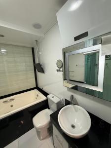 Et badeværelse på Apartamento confortável em Cabo Frio + 36 billeder