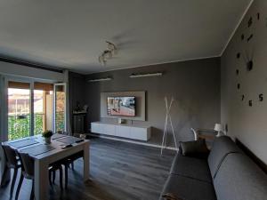 a living room with a couch and a table at Work & Relax Home in Paderno Dugnano