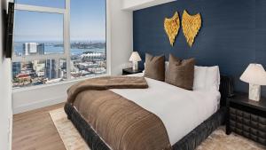 Postel nebo postele na pokoji v ubytování Entire Floor 2BDR w Luxury Amenities Balcony SkyLux Penthouse by AvantStay + 57 fotografií