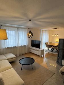 Et tv og/eller underholdning på Ferienwohnung Alex großzügig und modern