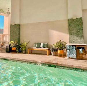 Hồ bơi trong/gần The Collectors Studio Downtown