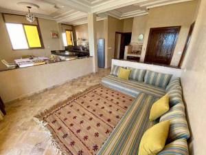 Posezení v ubytování Hostel Mirleft