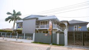 Tòa nhà nơi khách sạn tọa lạc