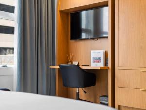 Μια τηλεόραση ή/και κέντρο ψυχαγωγίας στο Symons Block Suite