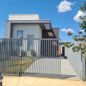 a rendering of a house with a gate at Montebelle casa1 in Porangaba