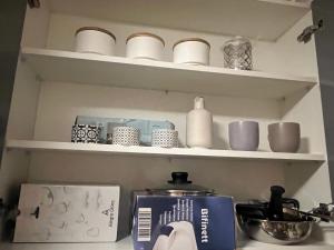 Nhà bếp/bếp nhỏ tại Cosy self-contained extension with skylight & garden view