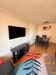 TV a/nebo společenská místnost v ubytování Home Sur