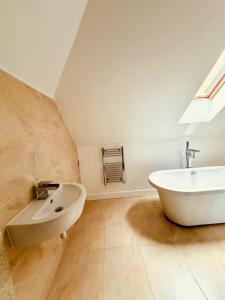 Phòng tắm tại The House of Brilliant Brains Cambridge +20 ảnh