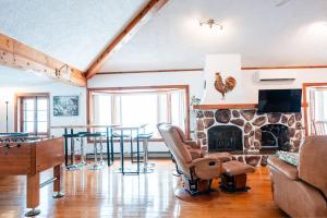 a living room with a table and a fireplace at Le Repere du Lac - Lake View Access & Spa in Venise-en-Québec