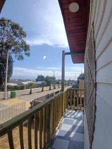 Balkón nebo terasa v ubytování Casa familiar grande El Quisco parrilla y estacionamiento