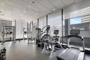 Fitness centrum a/nebo fitness zařízení v ubytování Modern Studio • Gym + Lounge with Pool Table